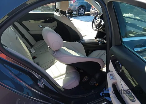 2016 Mercedes-Benz C 300 4Matic z USA, uszkodzony, nr VIN 55SWF4KB7GU143519